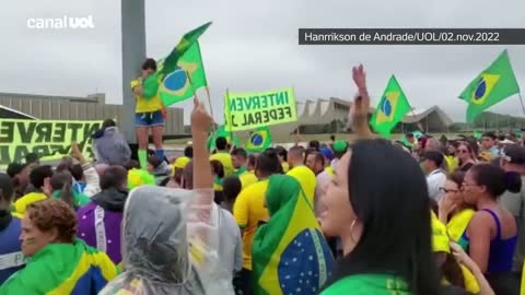 Bolsonaristas pedem intervenção e que Exército 'saia do quartel' em Brasília