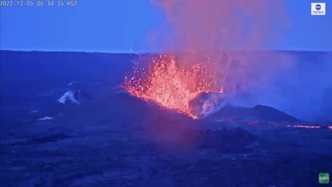 Hawaii's Mauna Loa continues spewing lava in spectacular sight