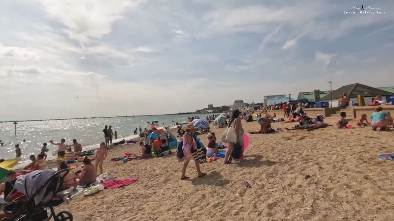 🇬🇧 England Beach Walk - Southend on Sea Beach 2023 | UK Beach Heatwave