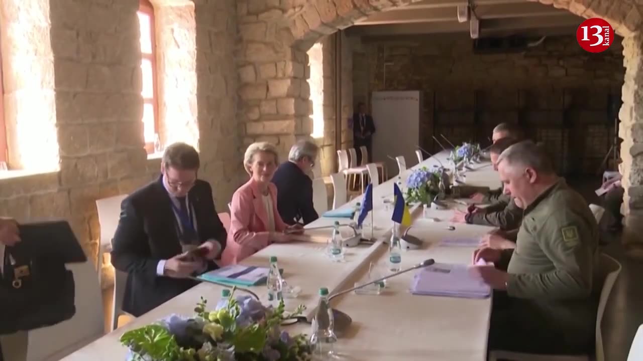 Zelenskiy meets von der Leyen at European summit