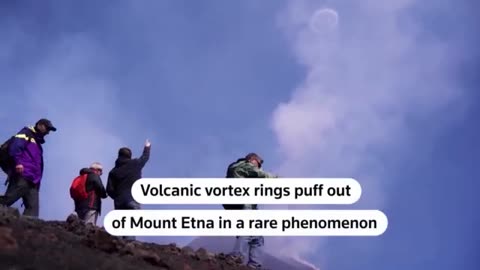 Vullkani Etna dhuron shfaqje spektakolare për vizitorët