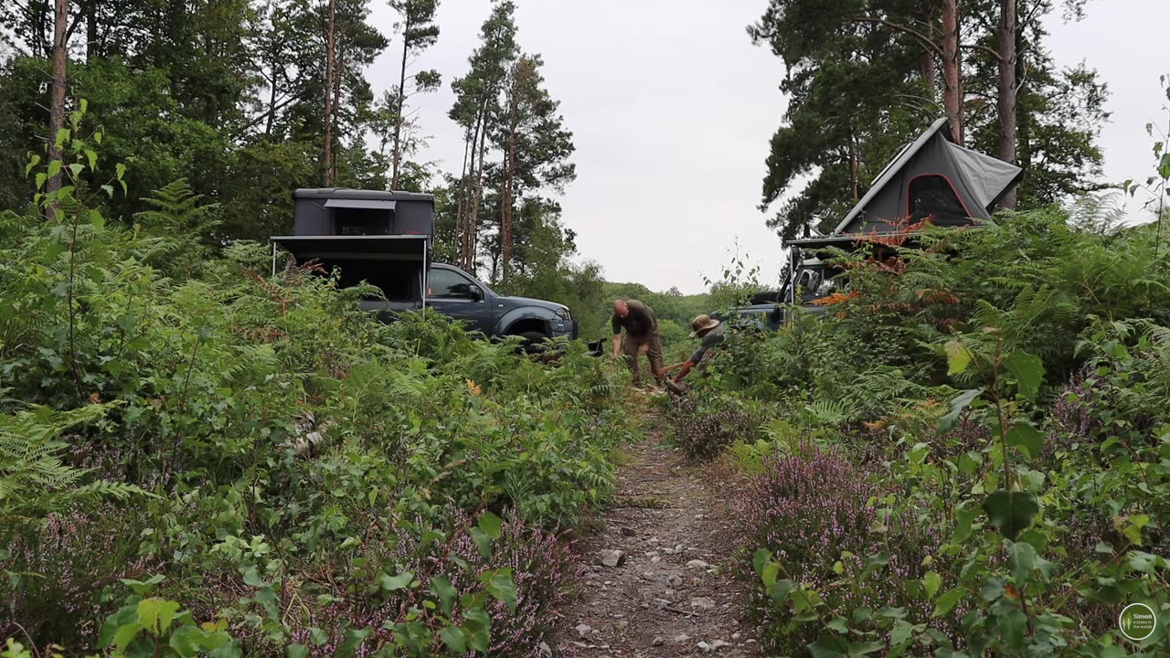 Off-Road 4x4 Camp in a Kent Forest. Land Rover Camper. Camping in Heavy Rain. Moroccan Lamb.