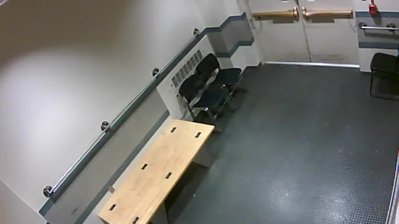 1657HQOB02PrisonerProcessingLobby_2021-01-06_00h20min00s247ms.mp4