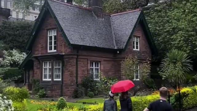 At the request of fans, share a rainy day in Edinburgh