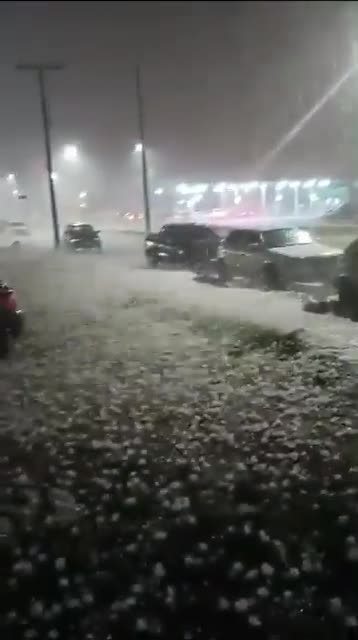 Brazil: A strong storm with HAIL causes havoc today in Bagé-RS. Highly unusual in BraZil.
