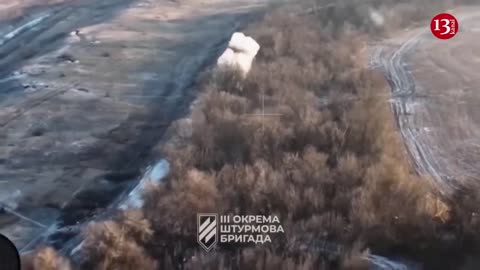 Watching the arrival of Russian infantry, Ukrainian troops open fire at approaching invaders