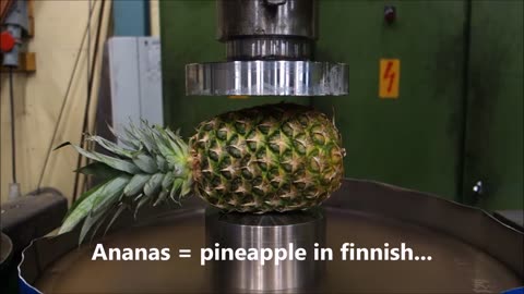 Hydraulic press kitchen: Fruit salad