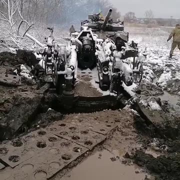 Forces of Ukraine are pulling out a damaged American 155-mm howitzer M777