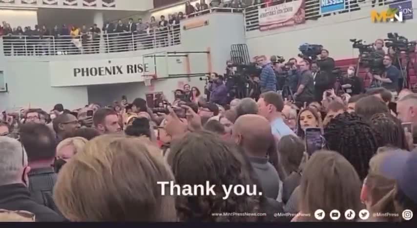 Obama heckled in Michigan "no more nuclear war"