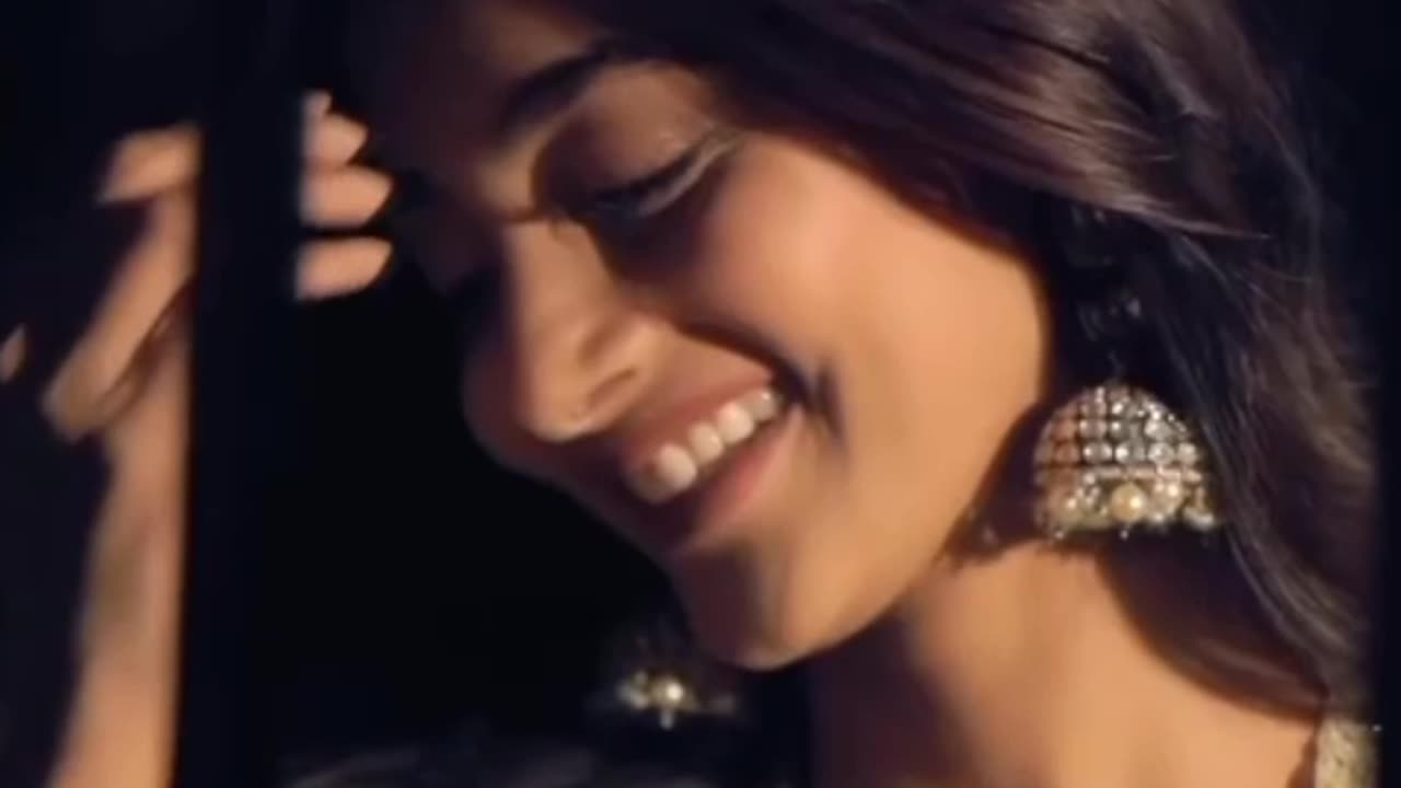 Pooja Hegde Cute expression