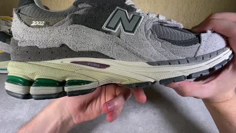 RP PREMIUM DE UM NEW BALANCE M2002R_ REVIEW M BATCH