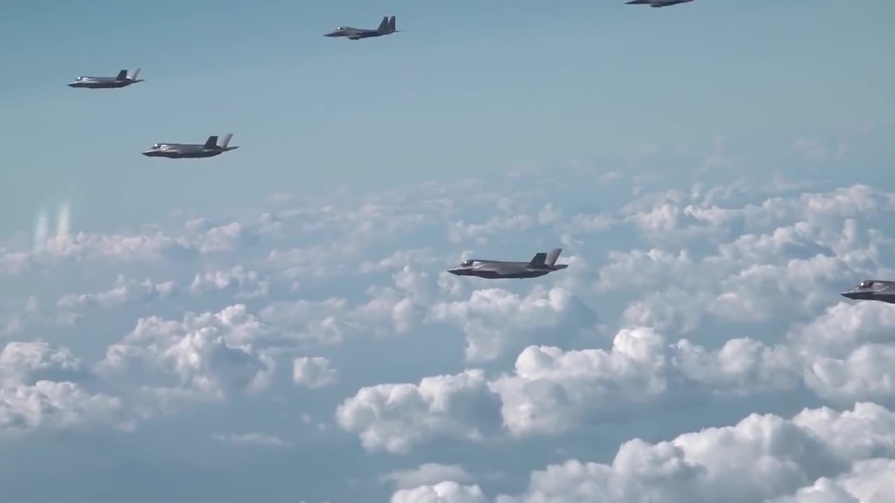Stunning Video of B-1 Lancer in Action • Takeoff & Landing [Training Footage]10