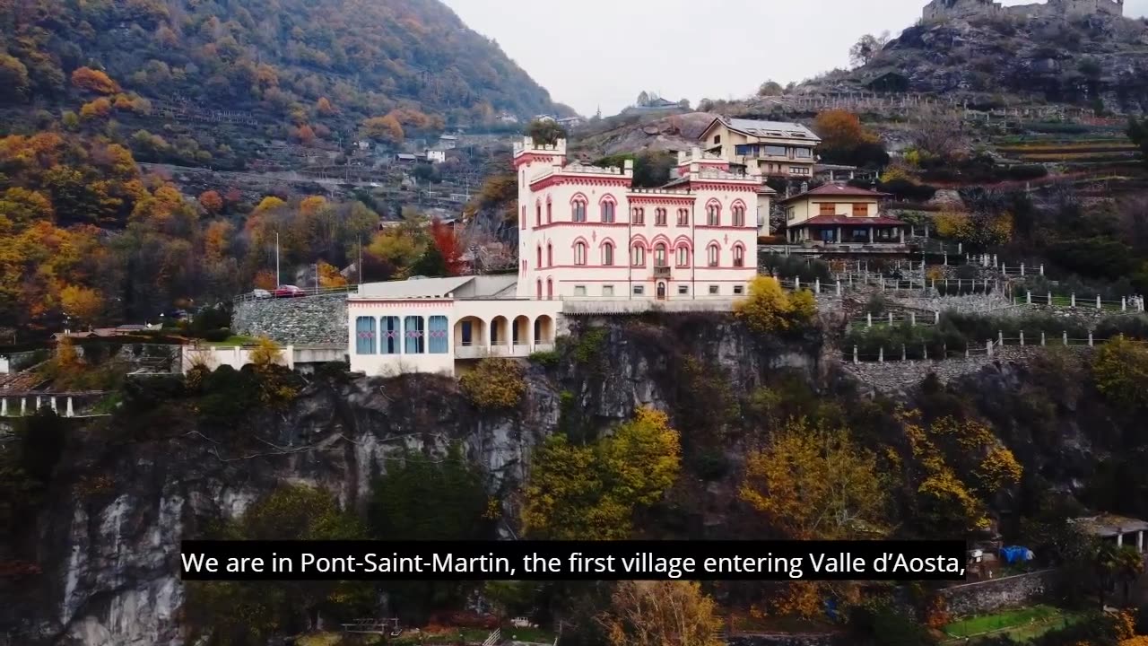 Fendi Hand in Hand Baguette