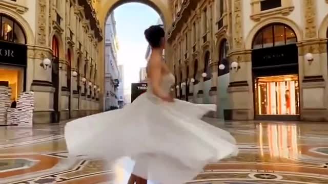 Swan dance in the streets of Milan