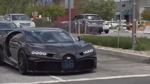 Imagine cruising in these 2 Bugatti Chiron with your best friend.