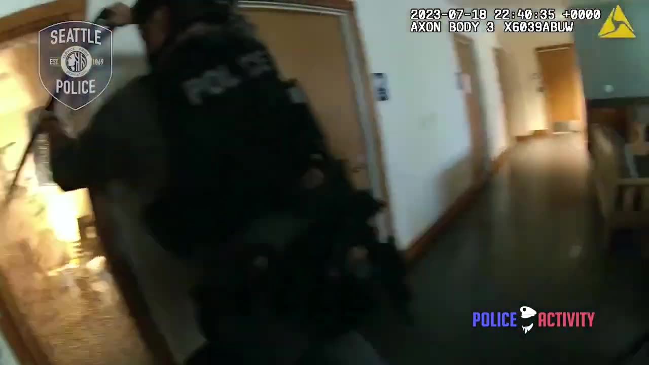 BODYCAM FOOTAGE OF SWAT TEAM RESCUING TW0 FEMALE HOSTAGES