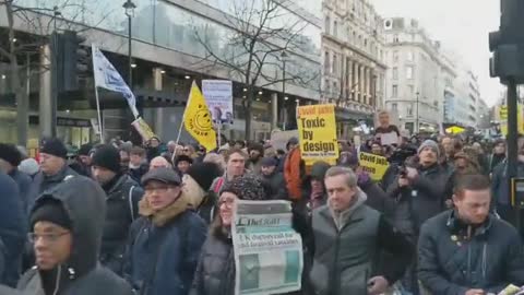 Vaccine injured and supporters marched en masse to Downing Street today