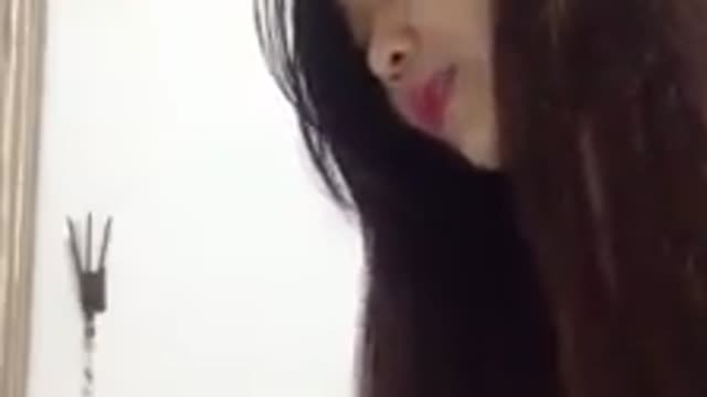 Tự hát cực dễ thương