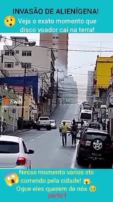 ALIEN INVASION WATCH THE EXACT MOMENT THE FLYING SAUCER FALLS ON EARTH WATCH THE VIDEO AND SHARE