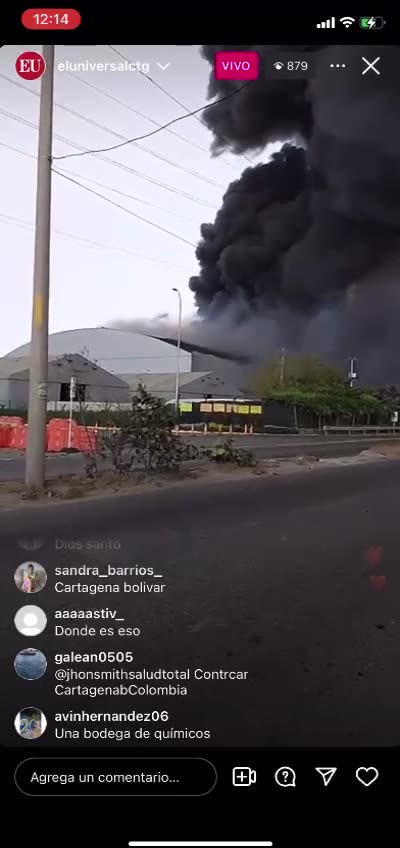 Evacuan a residentes de zona de incendio en Contecar por el humo