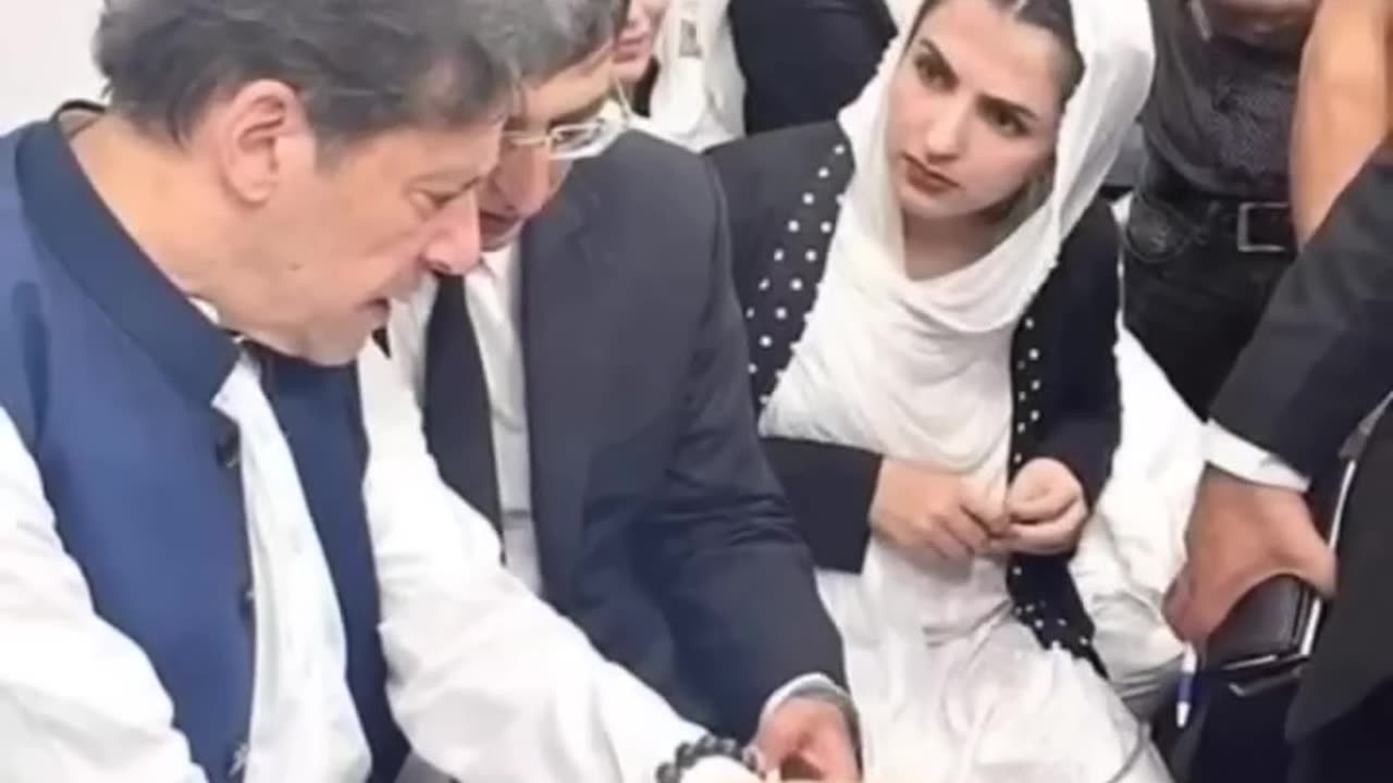 عمران احمد خان نیازی کی تازہ تصویر