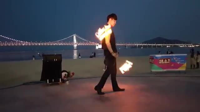 부산 광안리 버스킹 마술공연
