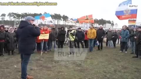 A mixture of German green and pro-Russian activists demanded the repair of the Nord Stream 2