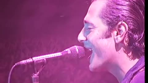 Luca Carboni - L'amore che cos'è (Live) (480p_25fps_H264-128kbit_AAC)