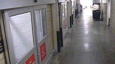 5500LHOBBALoadingDockHallway_2021-01-06_01h23min10s693ms.mp4
