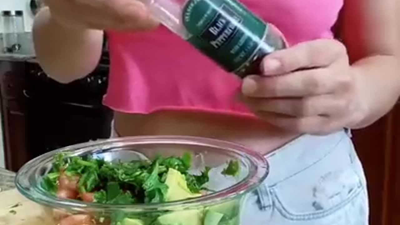 How to make a simple guacamole