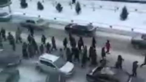 Protesters in Semipalatinsk go to the akimat