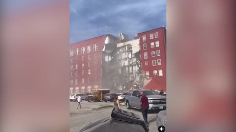 Building collapses in Davenport, Iowa