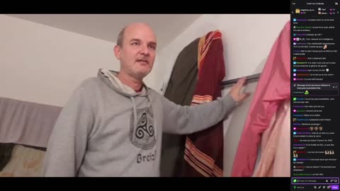 2023-07-05 (9bis.1) - Un quartier s y m p a - Twitch Decheterie (version avec chat)