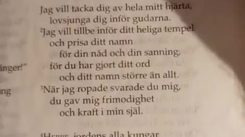 Läser Psalm 138.. Örebro 13 Nov. 2021