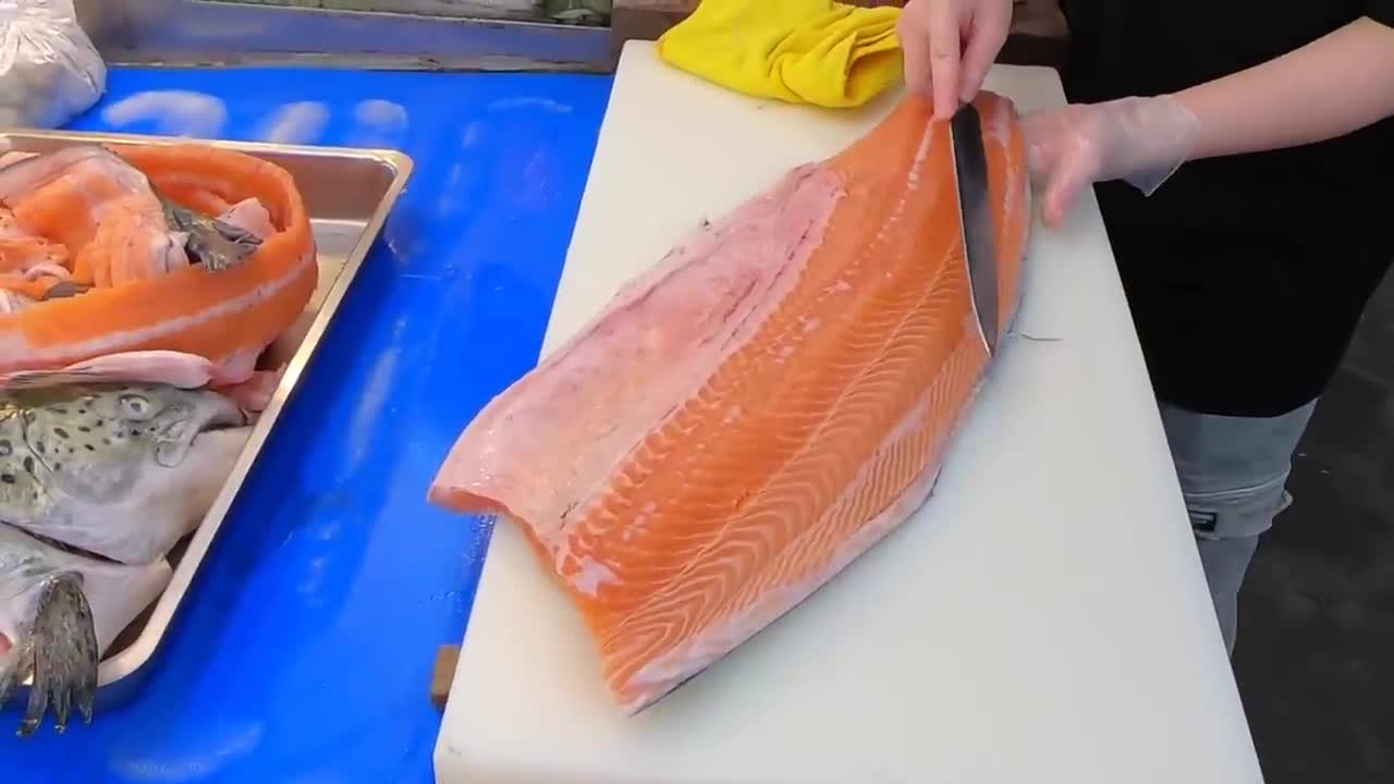 How To Fillet a Whole Salmon | Sashimi & Sushi -Taiwanese street food9