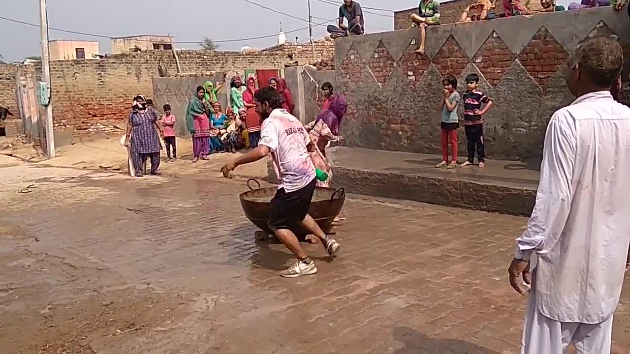 How to play colourful Holi in India