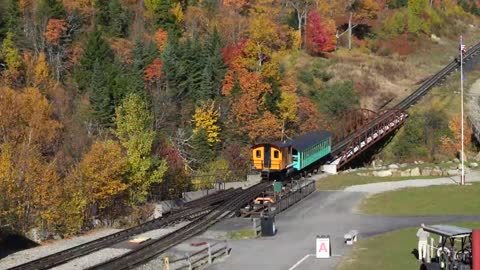 New England Fall Colors Road Trip_ Kancamagus Highway, Stowe, Sleepy Hollow(00h47m33s-00h49m43s)