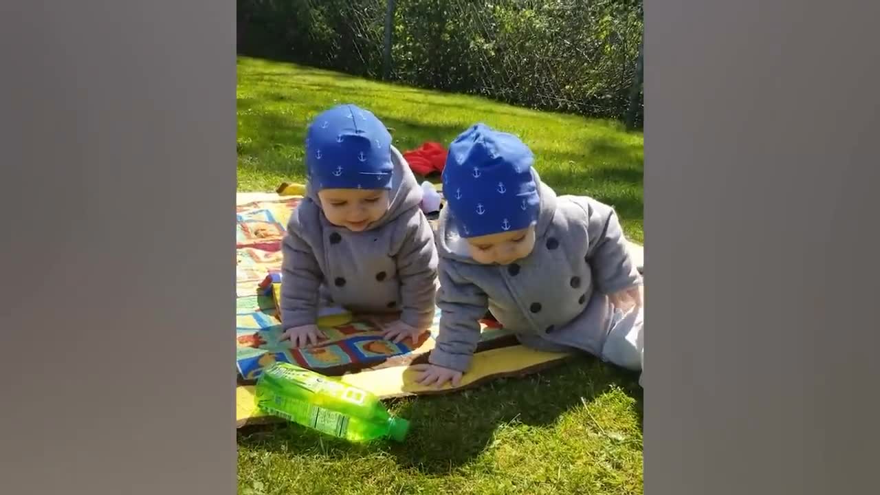 Best Videos Of Funny Twin Babies Compilation #2 _ Bipple/15