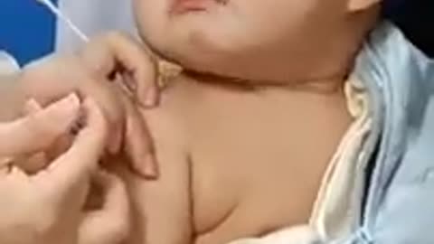 Cute baby injection funny reaction 😅😅