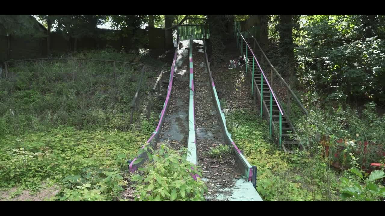 Exploring Abandoned Amusement Park | Buffoonland