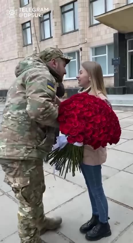 War does not stand in the way of true love