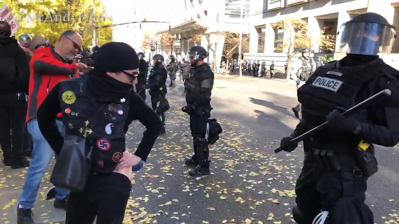 Nov 17 2018 Portland 1.4 Him Too event antifa moons police, no arrest for indecent exposure