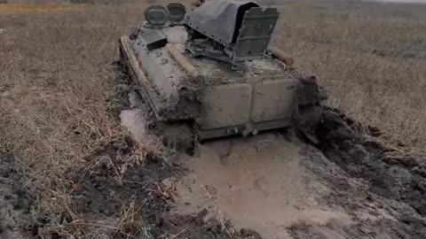 Video from the Ukrainian side. There is still mud on the front and equipment cannot walk.