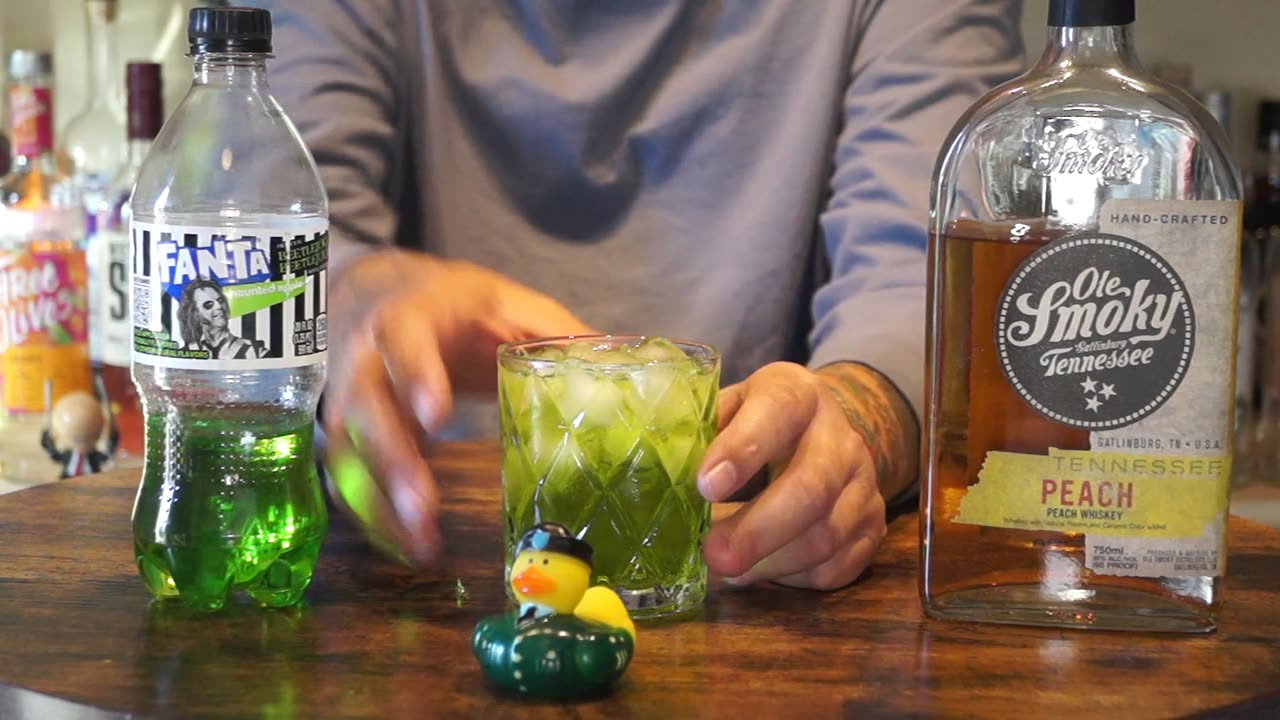 Roger Schenke - Ole Smoky Peach Whiskey & Fanta Haunted Apple Spiced Apple Soda