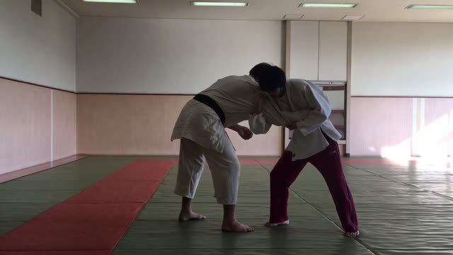 Shinto Rikugo Ryu Tsuri Otoshi 神道六合流 -釣落