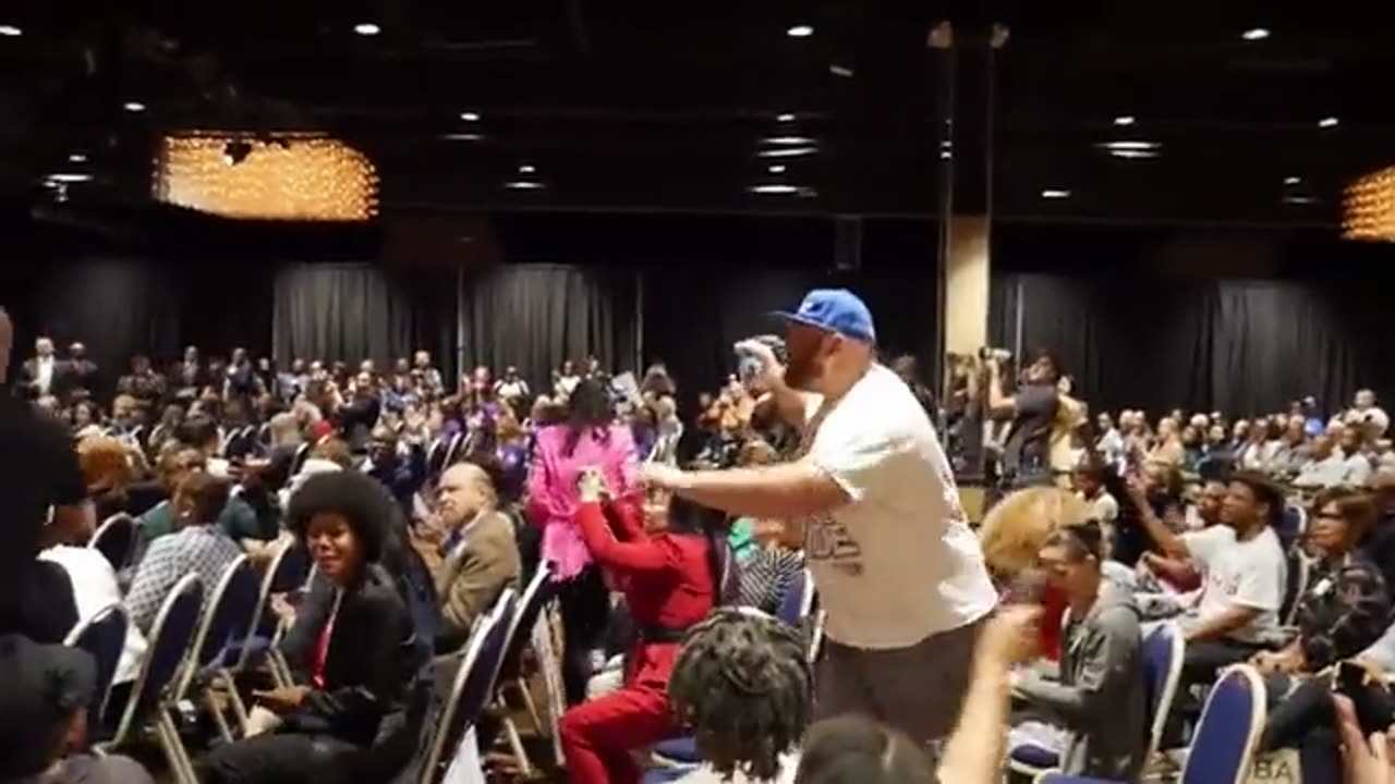 JUST IN - Man dragged out of a Hillary Clinton rally after he asked why did her husband Bill Clinton