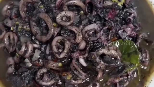 Black cooked squid