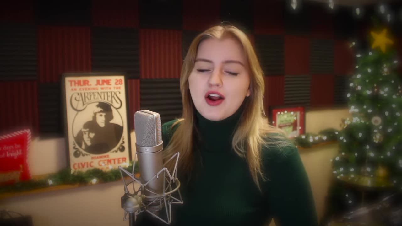 Tori Holub - It's Christmas Time - Reminiscent of Karen Carpenter