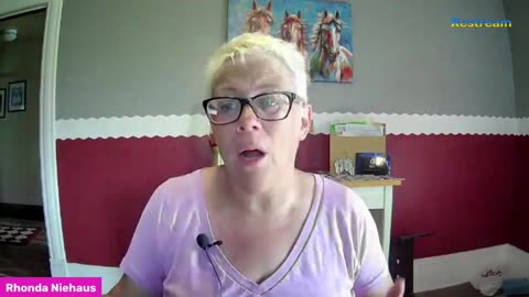 Supermoms Don't Exist: How Busy Moms Find Balance & Get Stuff Done With Confidence