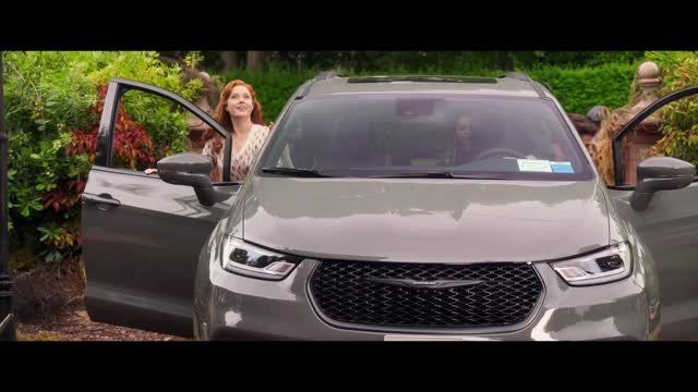 Disenchanted - NEW Inside Look Starring Amy Adams & Patrick Dempsey